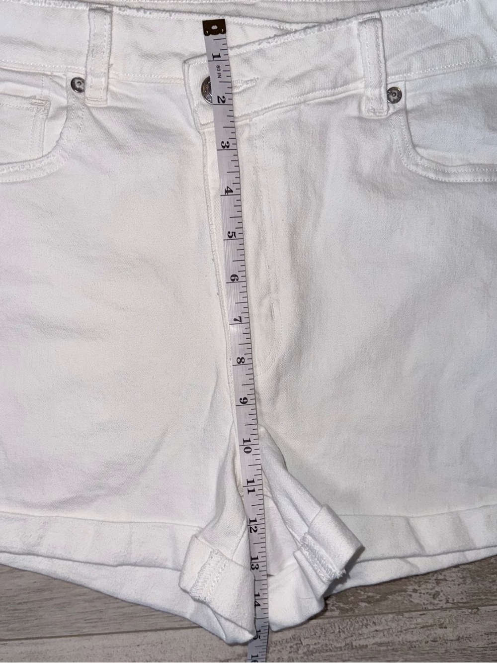 American Eagle White Mom Shorts High Rise Stretch Denim Cuffed Summer Size 12 - Picture 9 of 9